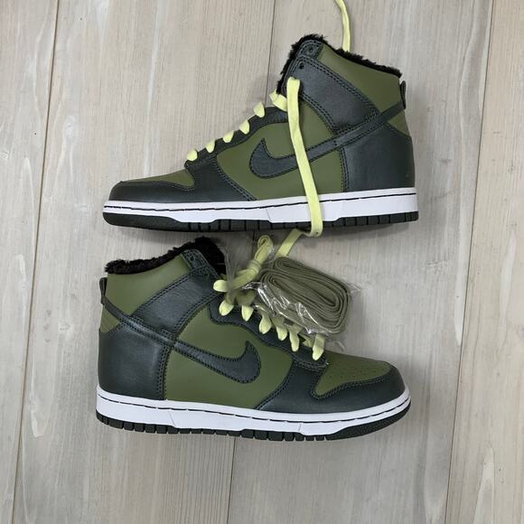 Nike Shoes - Nike Women's Dunk High Size 7.5